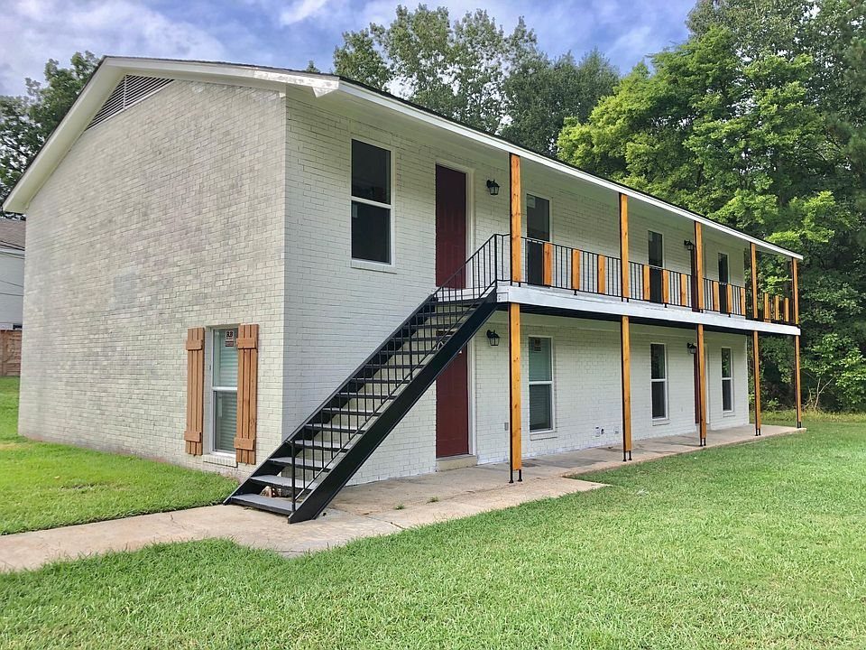 Flat at 1040 North Montgomery