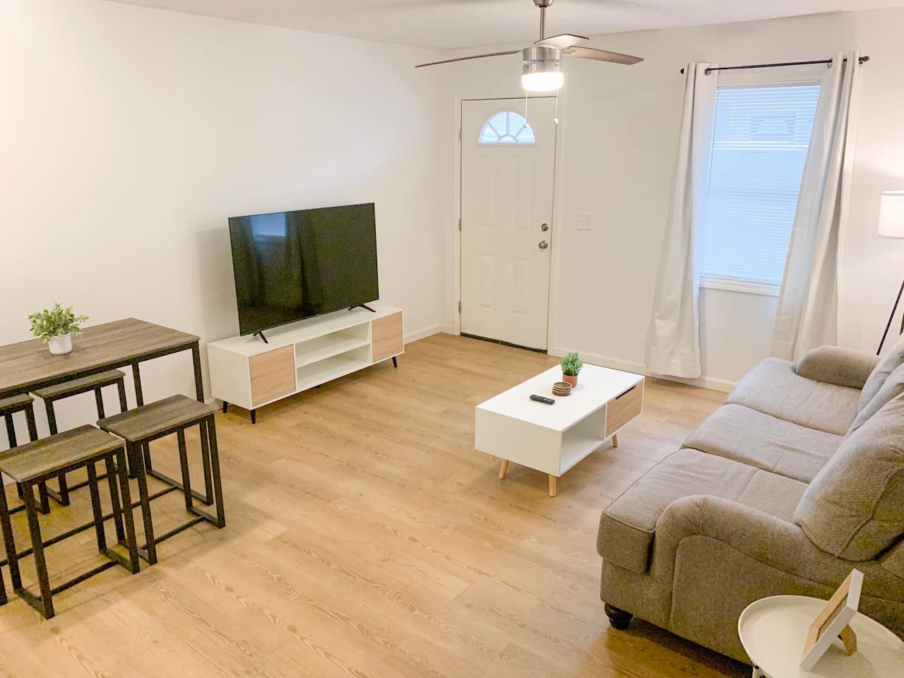 2 bed / 1 bath at 106 East Garrard